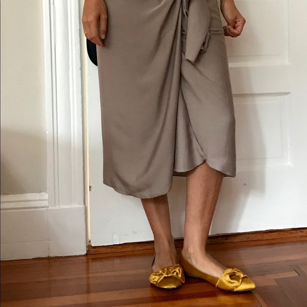 BCBGMaxAzria mid-length metallic gray skirt - Picture 2 of 3